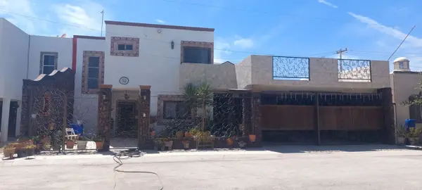 Casa en Venta en Quintas Anna, Torreón – Espaciosa y Bien Ubicada