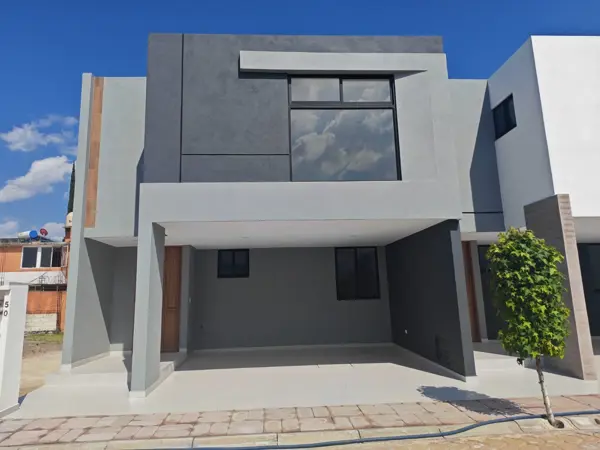 CASA EN VENTA FRACCIONAMIENTO CON AMENIDADES  PREMIUM, 
4 HABITACIONES RECAMARA EN PLANTA BAJA,