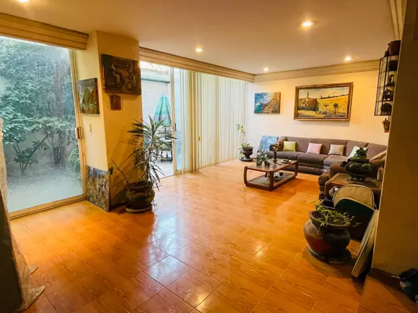 CASA con INCREÍBLES ESPACIOS a un paso de Antara