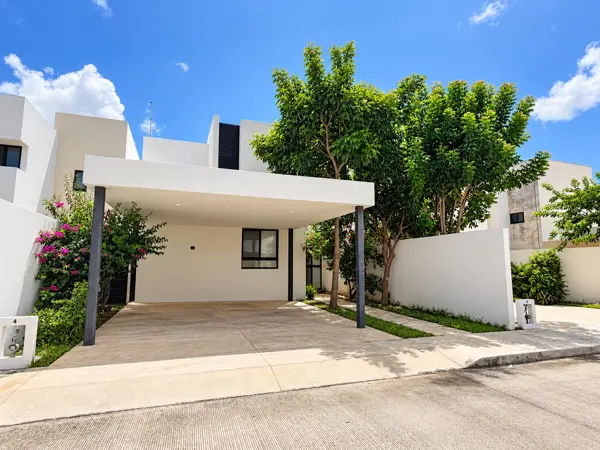 CASA EN VENTA EN PRIVADA GARDENA, CHOLUL, TOTALMENTE EQUIPADA