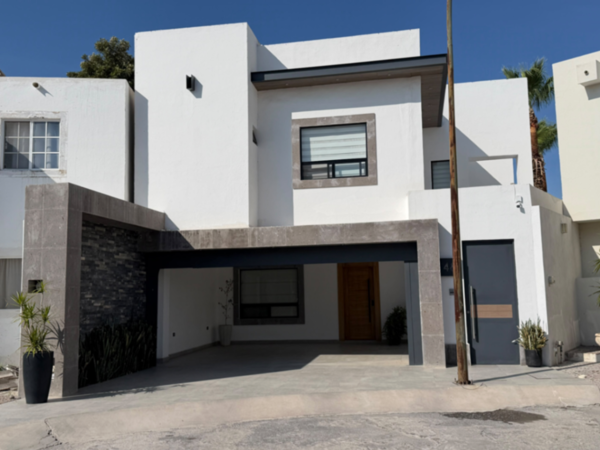 Hermosa casa en venta Residencial Senderos 
Con acabados de lujo  lista para entra.