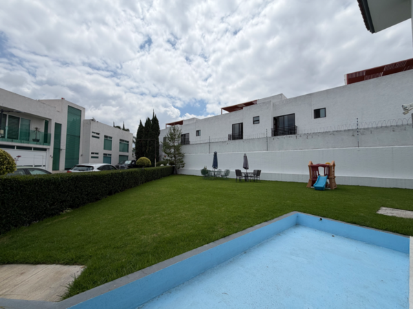 CASA EN VENTA CON GRAN JARDÍN Y 9 ESTACIONAMIENTOS | EL BARREAL (ZONA UDLAP), CHOLULA | PUEBLA