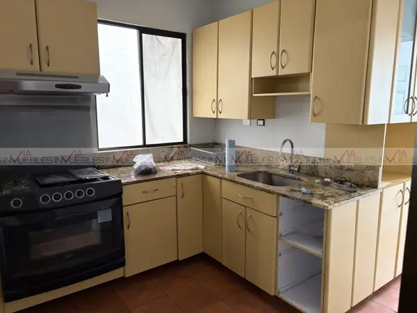 Casa en renta en Huasteca del Valle I, Santa Catarina — foto 3 de 12