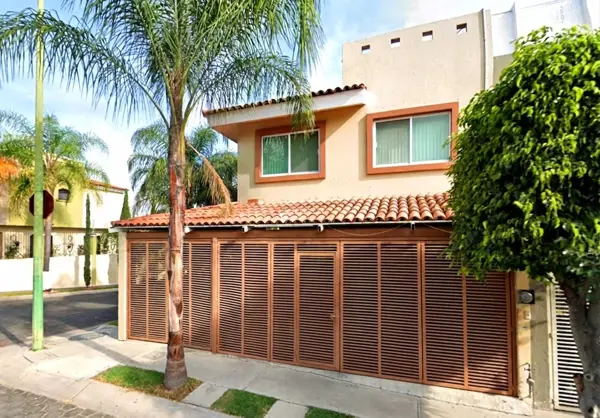 Casa en Remate con 3 Recámaras y 2.5 Baños en Real de Valdepeñas, Zapopan