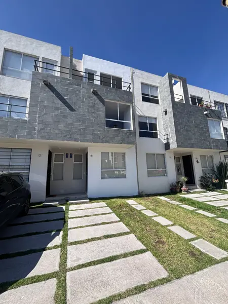 Bonita casa como nueva en Frac. Las Trojes