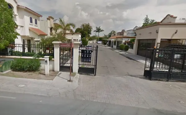 CASA EN VENTA EN FRACCIONAMIENTO RESIDENCIAL