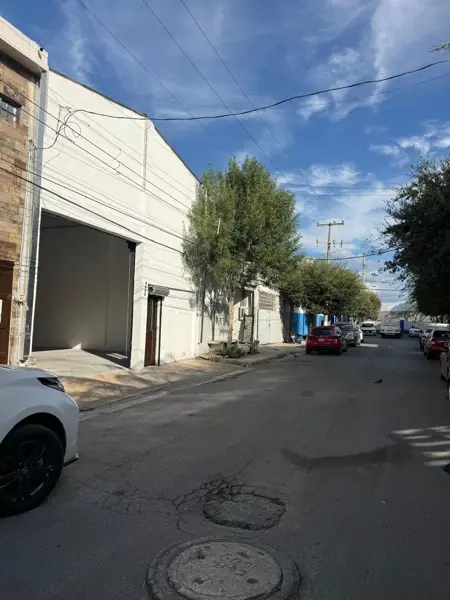 Bodega en renta en Plutarco Elias Calles, Monterrey — foto 3 de 16