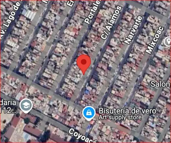 Casa en Venta en Nezahualcóyotl Tercera Sección, México - 5 Recámaras y Gran Espacio
