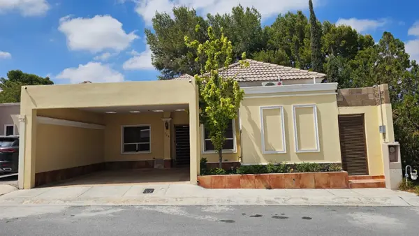 Casa de un piso amueblada en renta en Portareal Residencial
