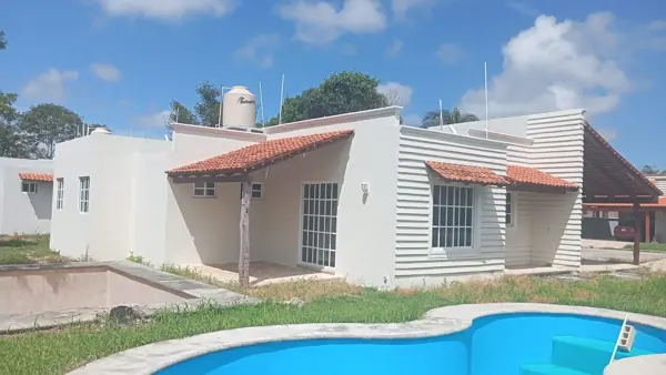 Casa Residencial en Venta en Conkal, Yucatán - Amplio Terreno y Piscina