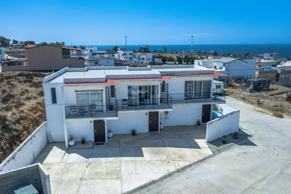 INVERSIÓN ÚNICA • 3 Departamentos amueblados con vista al Mar