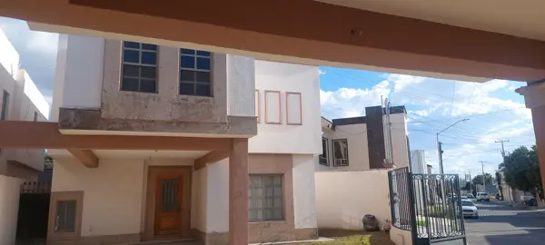 Casa en renta en Residencial los Reales, Saltillo — foto 2 de 26