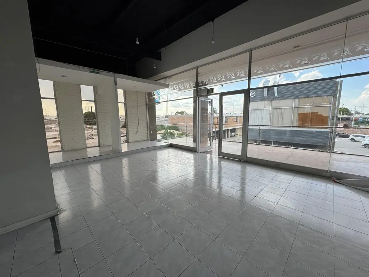 Vista 4 de LOCAL EN PLANTA ALTA Y EN ESQUINA EN RENTA EN PLAZA PABELLON 18-10 EN LA COL. ESTRELLA