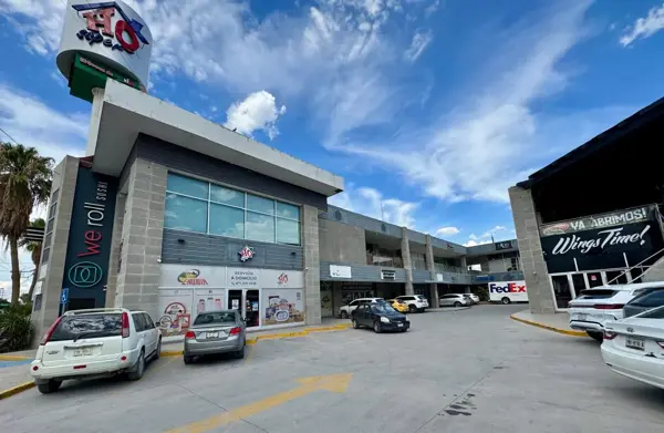 LOCAL EN PLANTA ALTA Y EN ESQUINA EN RENTA EN PLAZA PABELLON 18-10 EN LA COL. ESTRELLA
