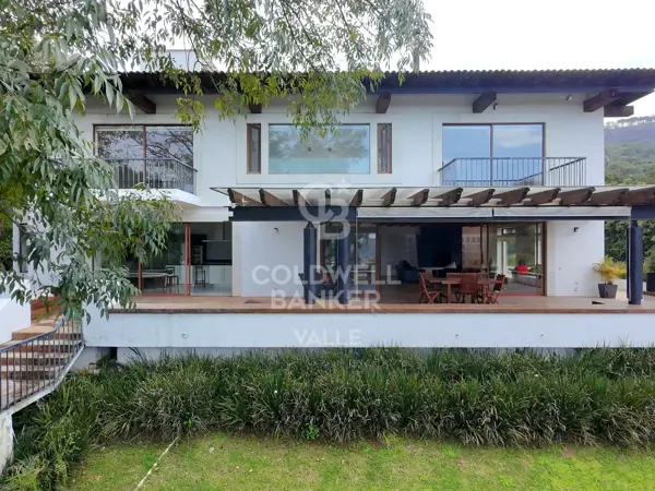 Residencia Autosustentable en Venta | Alberca, Jardín y Vista al Lago — foto 1 de 50