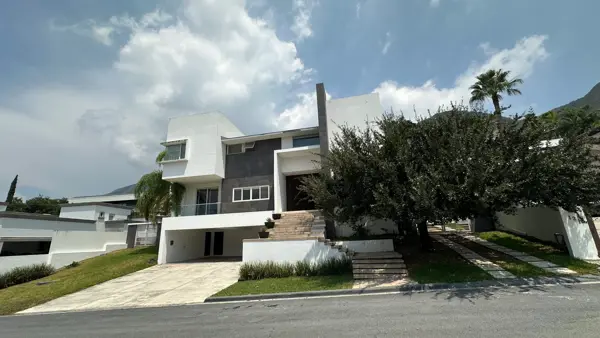 Casa en venta en Portal del Huajuco, Monterrey — foto 3 de 52