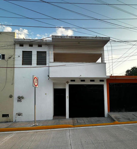 CASA EN VENTA, CON 2 DEPTOS, FRACC SAN ISIDRO BUENAVISTA, TUXTLA GUTIERREZ, CHIAPAS