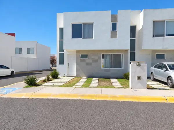 APROVECHA EN ESQUINA MODELO NARANJO SALIDA TRASERA A ALBERCA ILUMINADA Y BUENA DISTRIBUCION