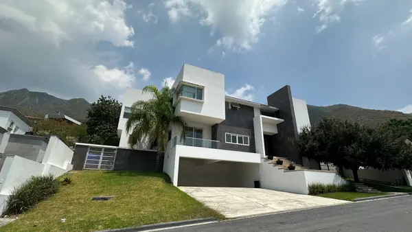 Casa en Venta en Portal del Huajuco, La Herrardura, Carretera Nacional, Monterrey, N. L.