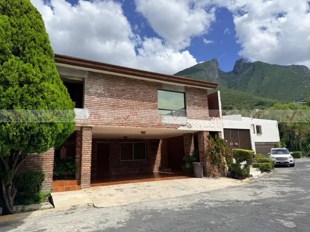 Casa en venta en Contry la Silla, Guadalupe — foto 1 de 16