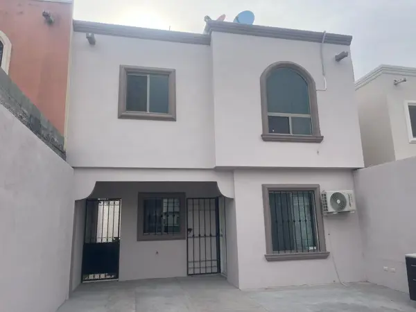 Casa en renta en Real del Sol III