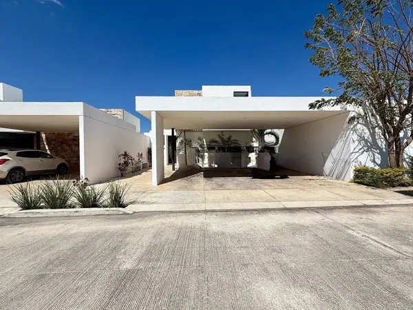 VENTA DE CASA EN MERIDA, PRIVADA CON AMENIDADES, TEMOZON NORTE.