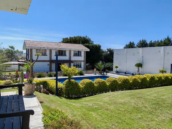 OASIS VALSEQUILLO, RENTA O VENTA  CON ALBERCA Y VISTA AL LAGO