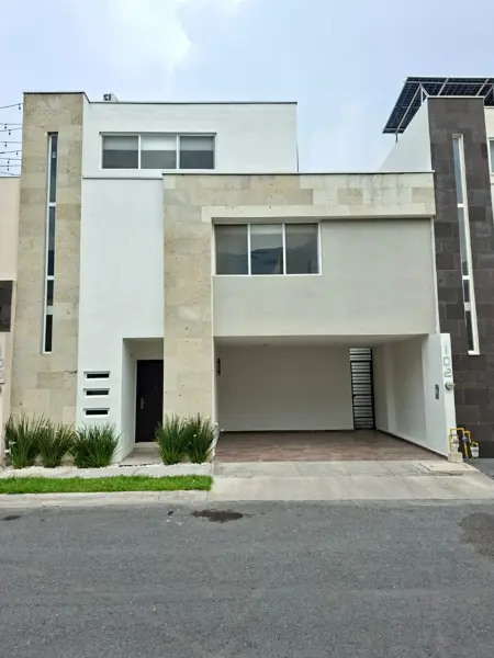 Venta de Casa Residencial en Privada los Encinos, Monterrey