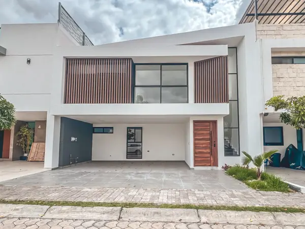 CASA EN PREVENTA CON RECÁMARA EN PLANTA BAJA EN LOMAS DE ANGELÓPOLIS III