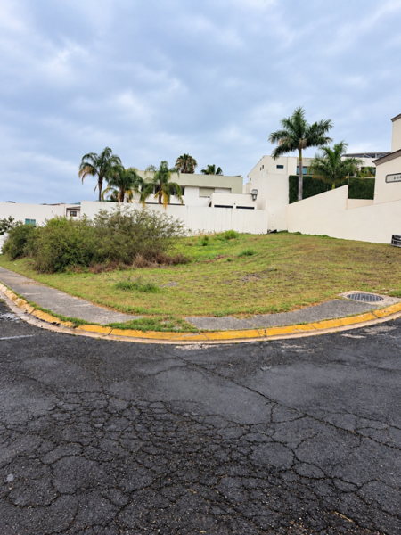 TERRENO EN VENTA | RESIDENCIAL Y CLUB LA HERRADURA 763m2