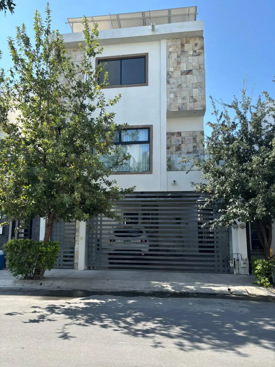Casa en venta en Privadas del Canada, General Escobedo — foto 1 de 18