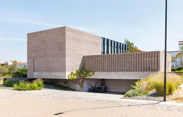 Casa en Venta en El Campanario, Querétaro Principal en Planta Baja — foto 1 de 13