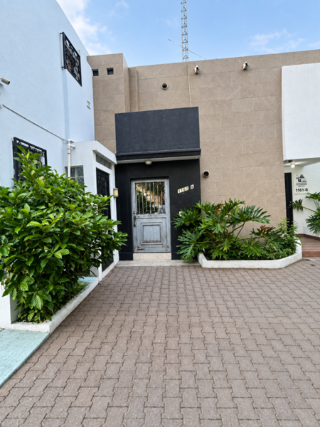 Renta de Oficina Equipada 150m2 en Valle Oriente