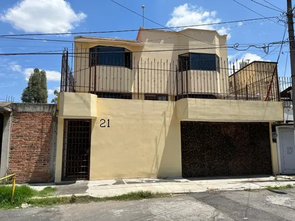 Casa en Venta en Tlalpan: Amplia Residencia en Comunidad Cerrada JX