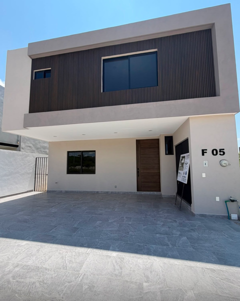 Hermosa Casa Nueva en Venta en Valles del Molino B | Zona Norte de León | 3 Recámaras | 3.5 Baños | — foto 1 de 13