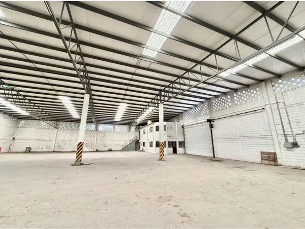 BODEGA 1,500 M2 CON OFICINAS