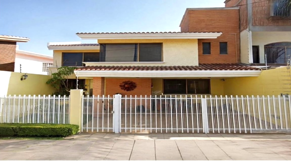 RENTA CASA AMUEBLADA EN BOSQUES DEL PRADO SUR