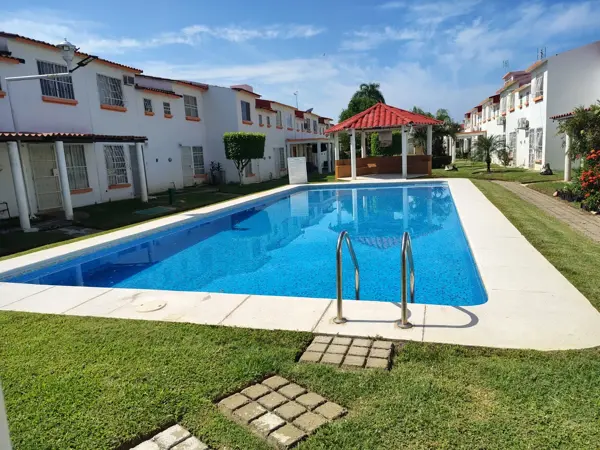 Casa en Venta con alberca en Joyas del Marqués
