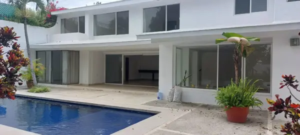 Casa en Vista Hermosa | Amplia Residencia con 6 Recámaras, Jardín y Alberca