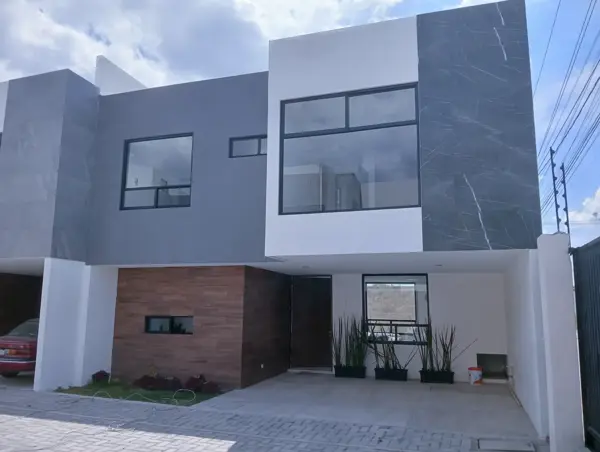 Casa en San Bernardino Tlaxcalancingo, a minutos de la UVM, en venta