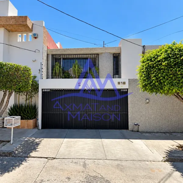 Casa en venta en Arbide, León: Espaciosa y bien ubicada — foto 1 de 12