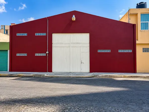 Bodega Comercial en Renta | 370 M² de Terreno y Construcción — foto 1 de 5