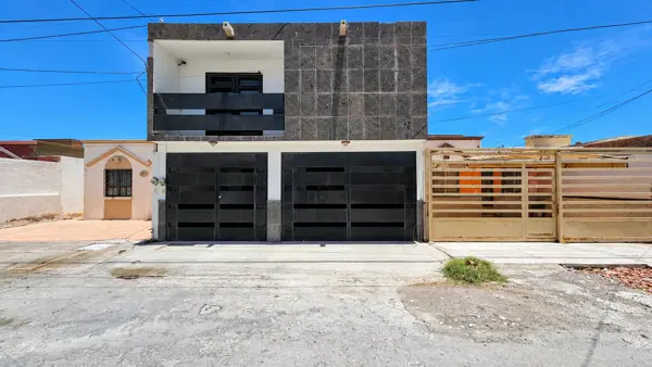 Casa en Venta en Las Arboledas, Torreón - Amplia y Bien Ubicada