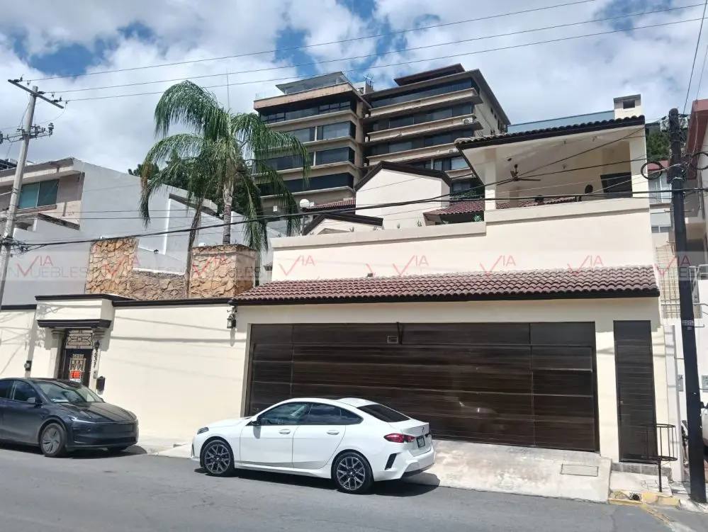 Casa en venta en Del Valle, San Pedro Garza García — foto 1 de 37