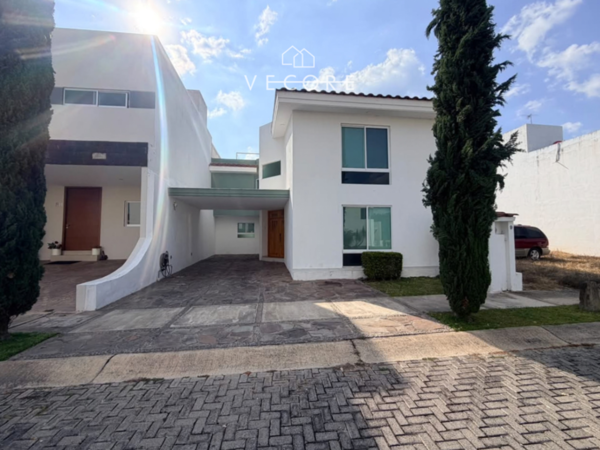 CASA EN VENTA EN ARBOLADA, BOSQUES DE SANTA ANITA, TLAJOMULCO DE ZUÑIGA