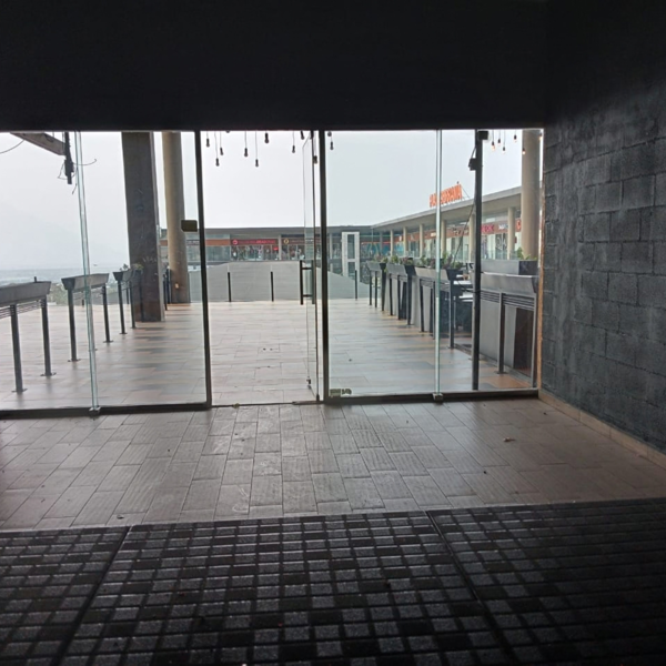 Local en renta en Puerta de Hierro, Monterrey — foto 2 de 4