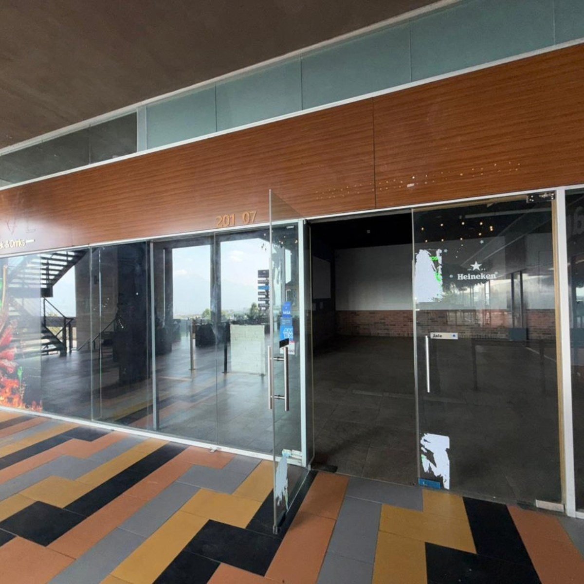 Local en renta en Puerta de Hierro, Monterrey — foto 1 de 5