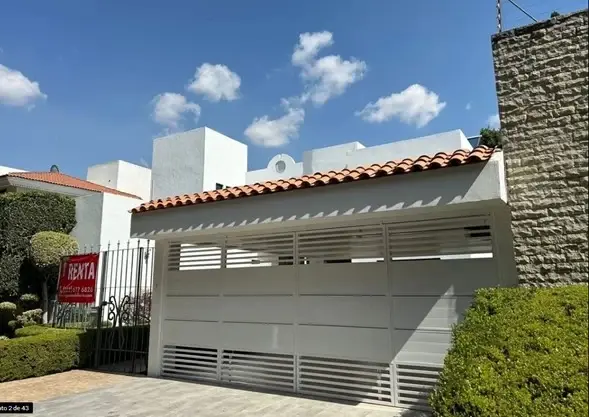 Renta de espaciosa casa de estilo contemporáneo en el condominio privado Puerta de Hierro casa de 3