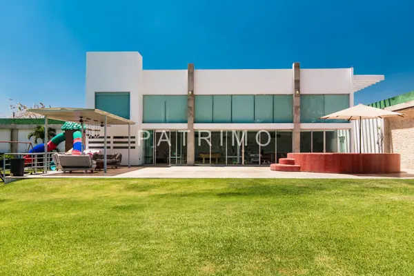 Espectacular Casa en Fraccionamiento Cocoyoc!