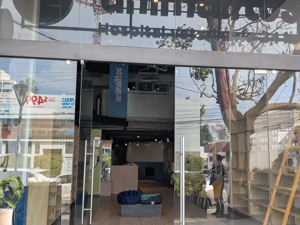 Renta Local 207 m2 ubicado en Prado Norte, Lomas Virreyes 250,000 con mantenimiento de 35,000 mensuales .